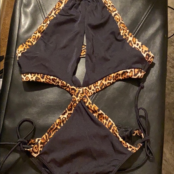 VICTORIA SECRETS SEXY SWIMSUIT - Picture 3 of 9